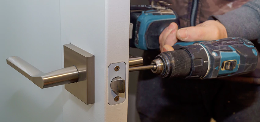Broken Door Handle Lock Repair in Palm Springs, California